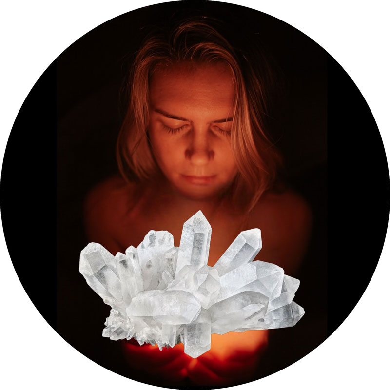 connect to crystals - Sandra Muller - Love a Crystal - Shamanic practitioner - Channeling - Healer